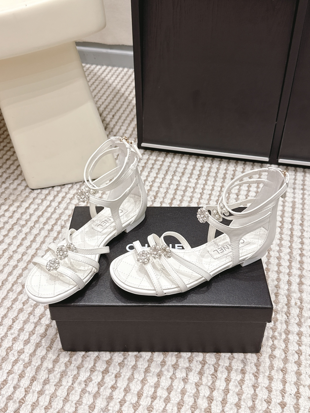 Chanel Chane*26SS早春新款珍珠水钻平底凉鞋
