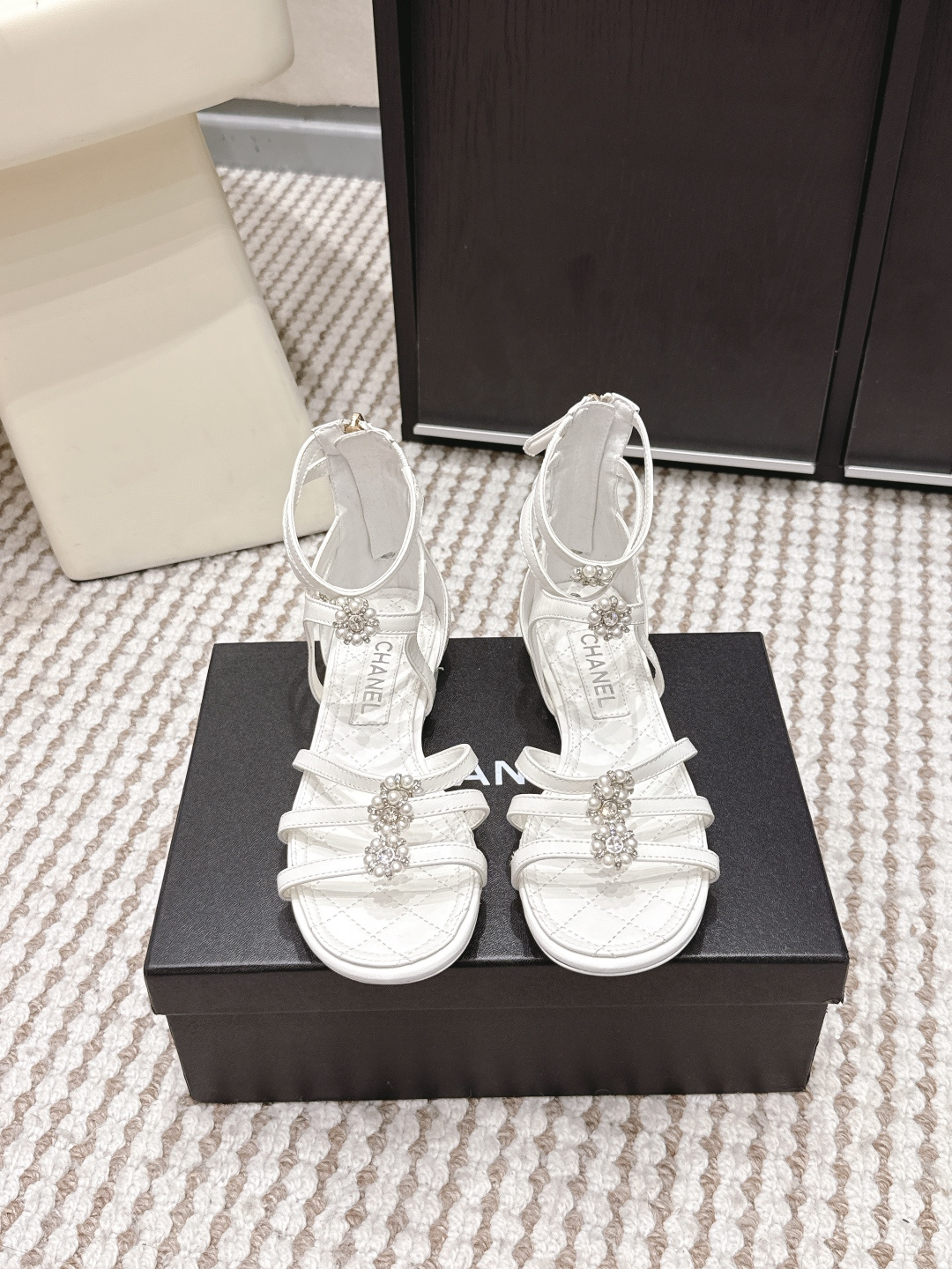 Chanel Chane*26SS早春新款珍珠水钻平底凉鞋