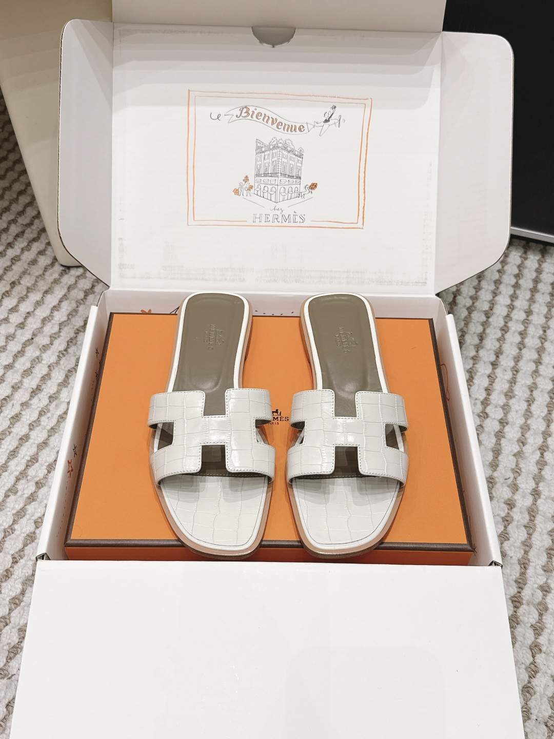 Женские сандалии-тапочки в стиле Hermes