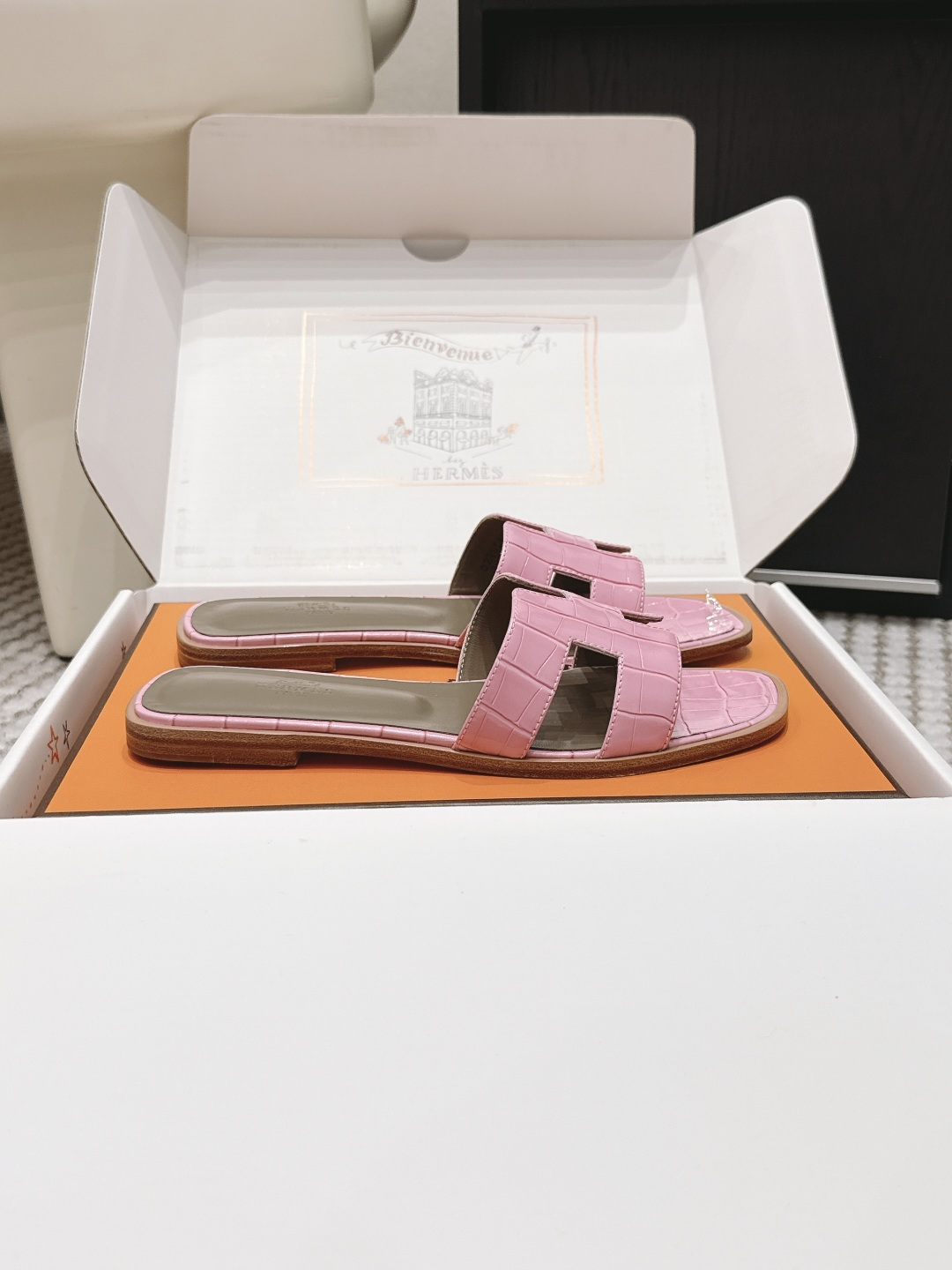 Женские шлёпанцы H в розовом цвете Hermès