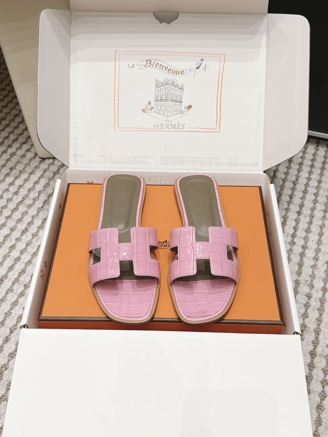 Женские шлёпанцы H в розовом цвете Hermès