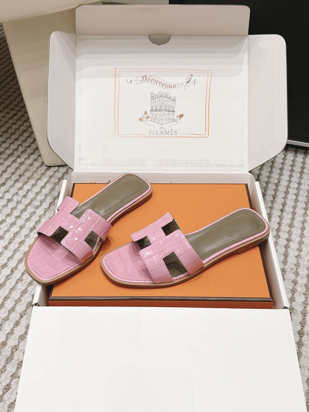 Женские шлёпанцы H в розовом цвете Hermès