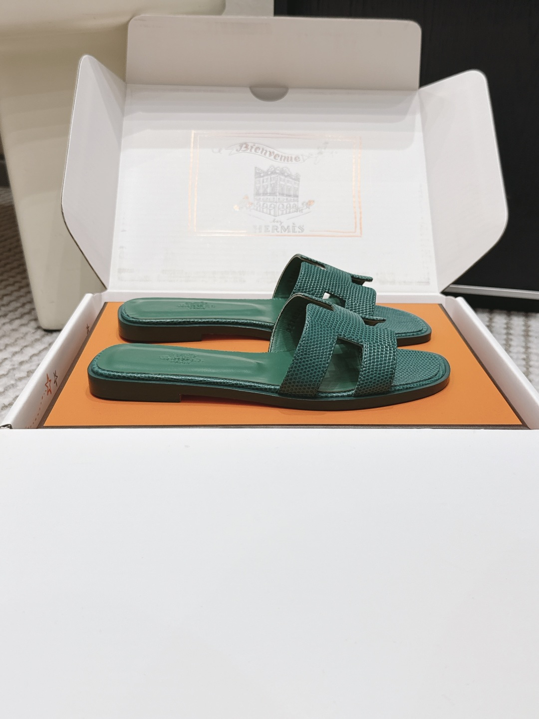 Женские шлепанцы Hermes H с иконкой Hermès