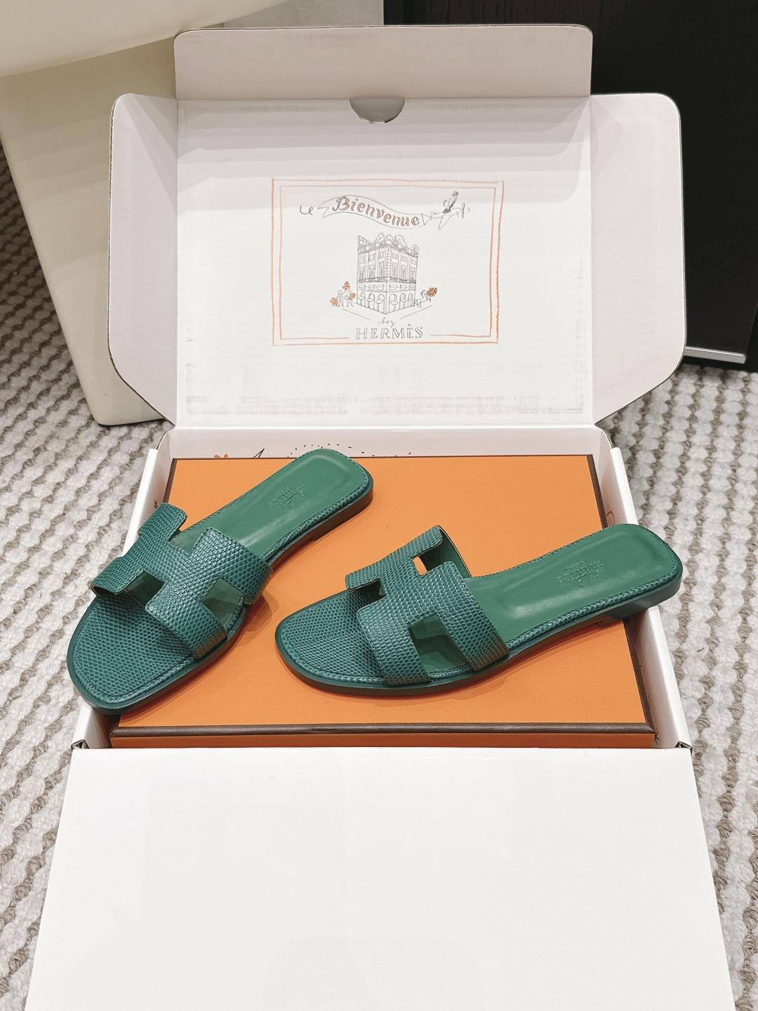Женские шлепанцы Hermes H с иконкой Hermès