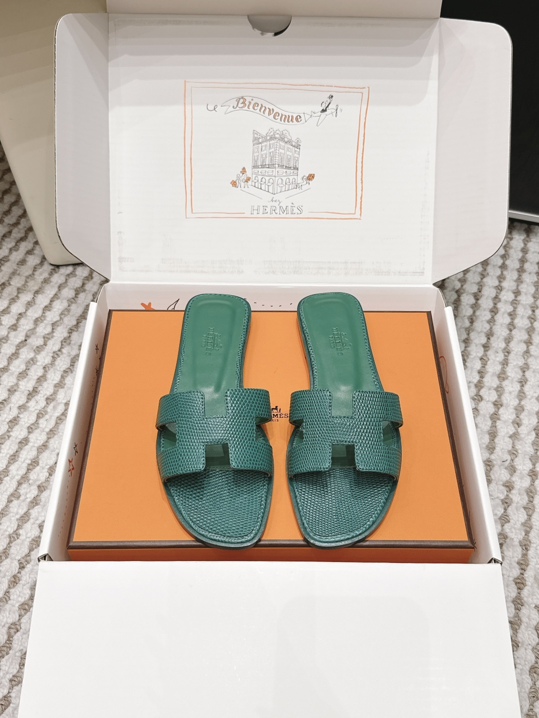 Женские шлепанцы Hermes H с иконкой Hermès
