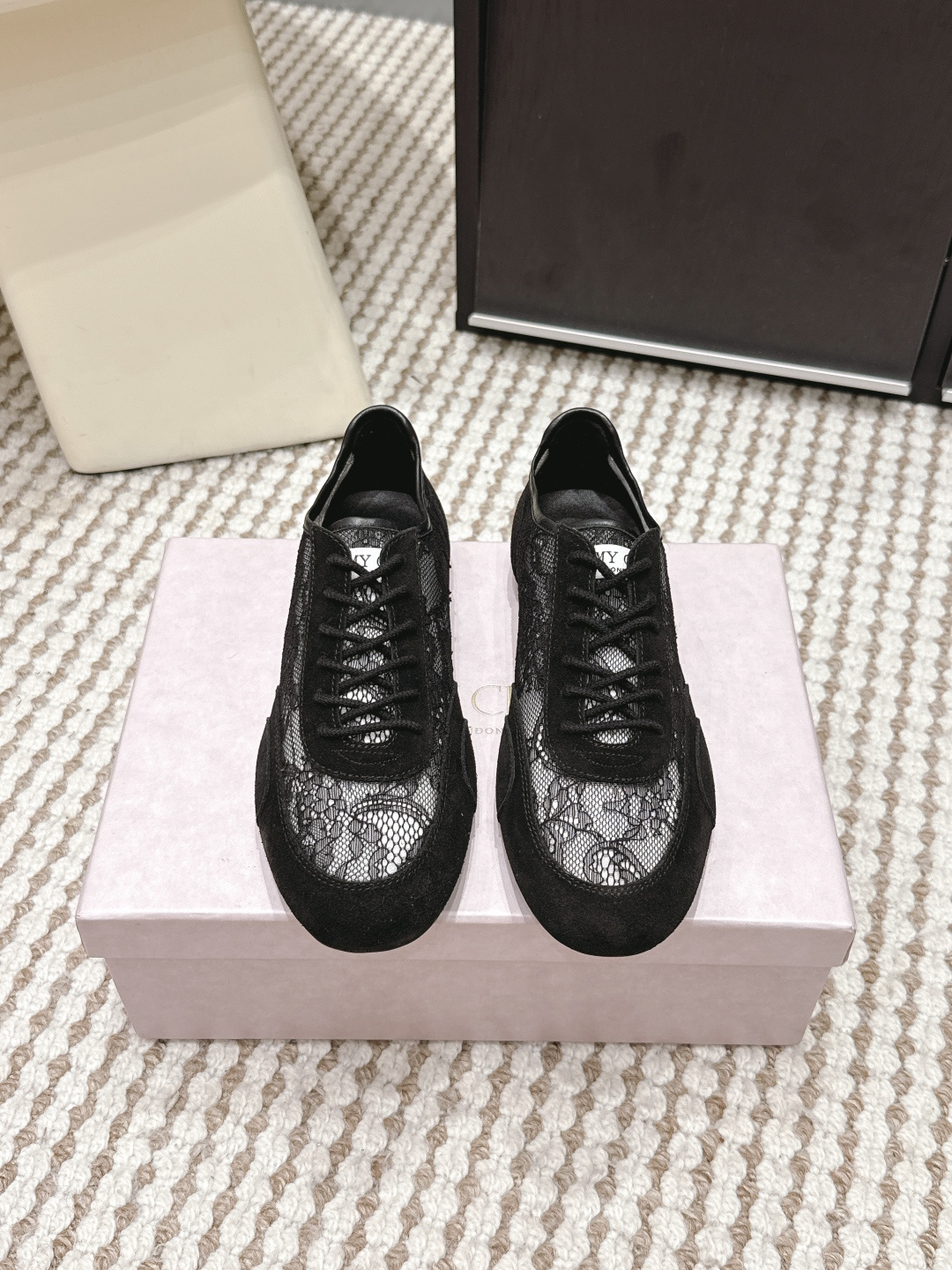 Черные женские кроссовки с кружевом и замшевыми вставками Jimmy Choo