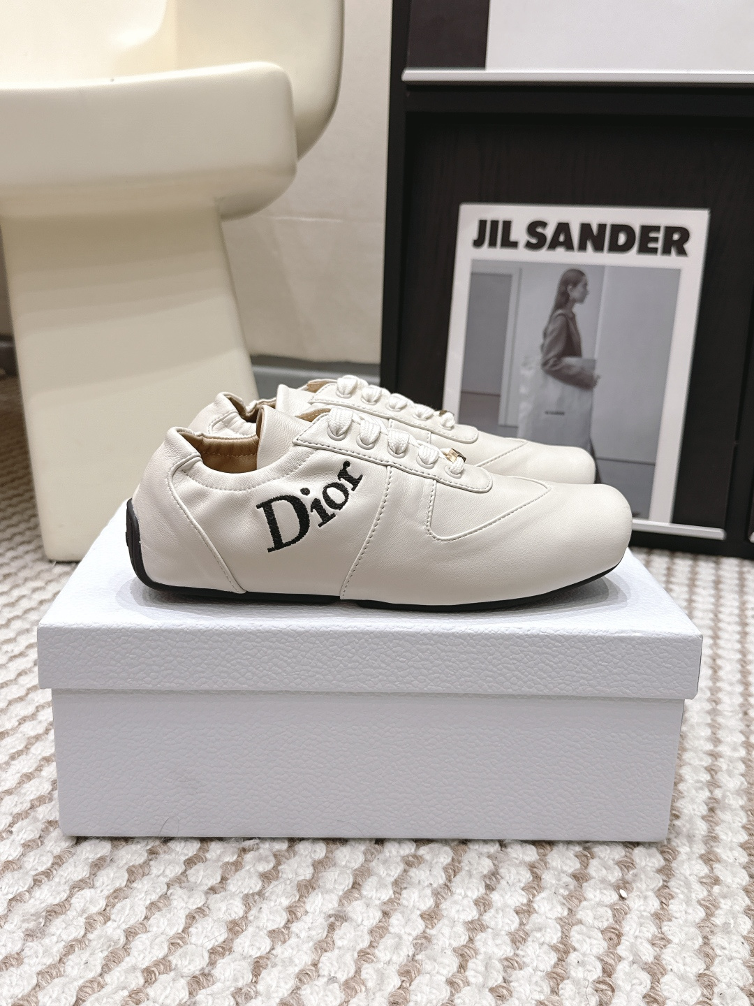 Женские белые кеды Dior