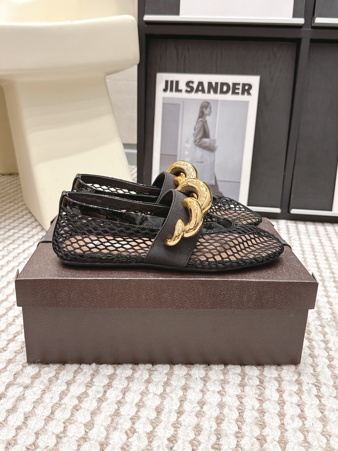 Женские туфли Mary Jane с сетчатым верхом и золотой цепочкой Alaïa