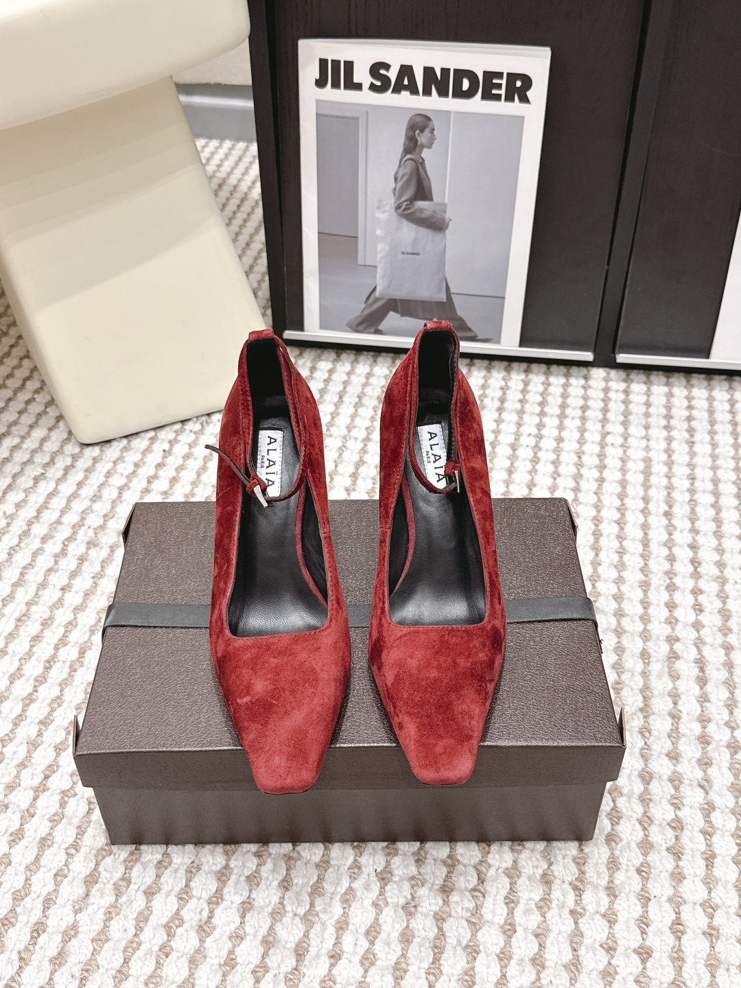 NO:788784,Purchasing agent level ALA* 26ss wedge heels, catwalk fashion high heels, pointed toe shoes ALAA Alaya is so beautiful that she is speechless!  These double-toed high-heeled shoes are so aura. The uppers are made of calfskin, which adds texture. The wedge heel is 9.5cm high, which is comfortable to walk on and makes you look taller. The pointed toe is super aura!  Italian imported cowhide soles Size 35-39 (40 customized, non-refundable), high-heeled shoes, high heels, cowhide19860909代购级 ALA* 26ss 坡跟 走秀时装高跟鞋 尖头单鞋 ALAA 阿莱亚美到失语！这双方头高跟鞋也太有气场了鞋面由小牛皮制成,更显质感； 坡跟高9.5cm,走路舒适又显高,尖头超有气场！意大利进口牛皮底 Size35-39（40定制不退换）,高跟鞋单鞋,high heels,cowhide,Women's Shoes