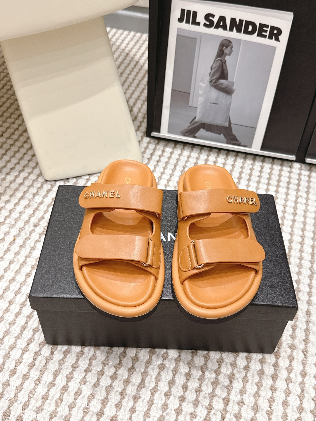 NO:788780,Purchasing agent Chanel Chanel 26ss latest thick-soled Birkenstock suede sandals Chanel Chanel's suede thick-soled sandals have double straps + metal buckles, simple and super textured!  The thick-soled design is comfortable to wear and can quietly increase your height. It is versatile for daily outings and vacations. The suede is soft and the metal buckle enhances the layering. It is fashionable and practical. It is a must-have high-end sandal for summer!  Size 35-39 (40 is custom-made and cannot be returned or exchanged), slippers, chanel, chanel, slippers, chamois leather19860909代购级 Chanel香奈儿 26ss最新 厚底 勃肯麂皮凉拖鞋 Chanel香奈儿这款麂皮厚底凉拖,双带+金属扣带,简约又超有质感！ 厚底设计穿着舒适还能悄悄增高,日常出街、度假都很百搭 麂皮柔软,金属扣带提升层次感,时尚又实用,夏天必入的高端凉拖！ Size 35-39（40定做不退换）,拖鞋,chanel,chanel,slippers,chamois leather,Women's Shoes