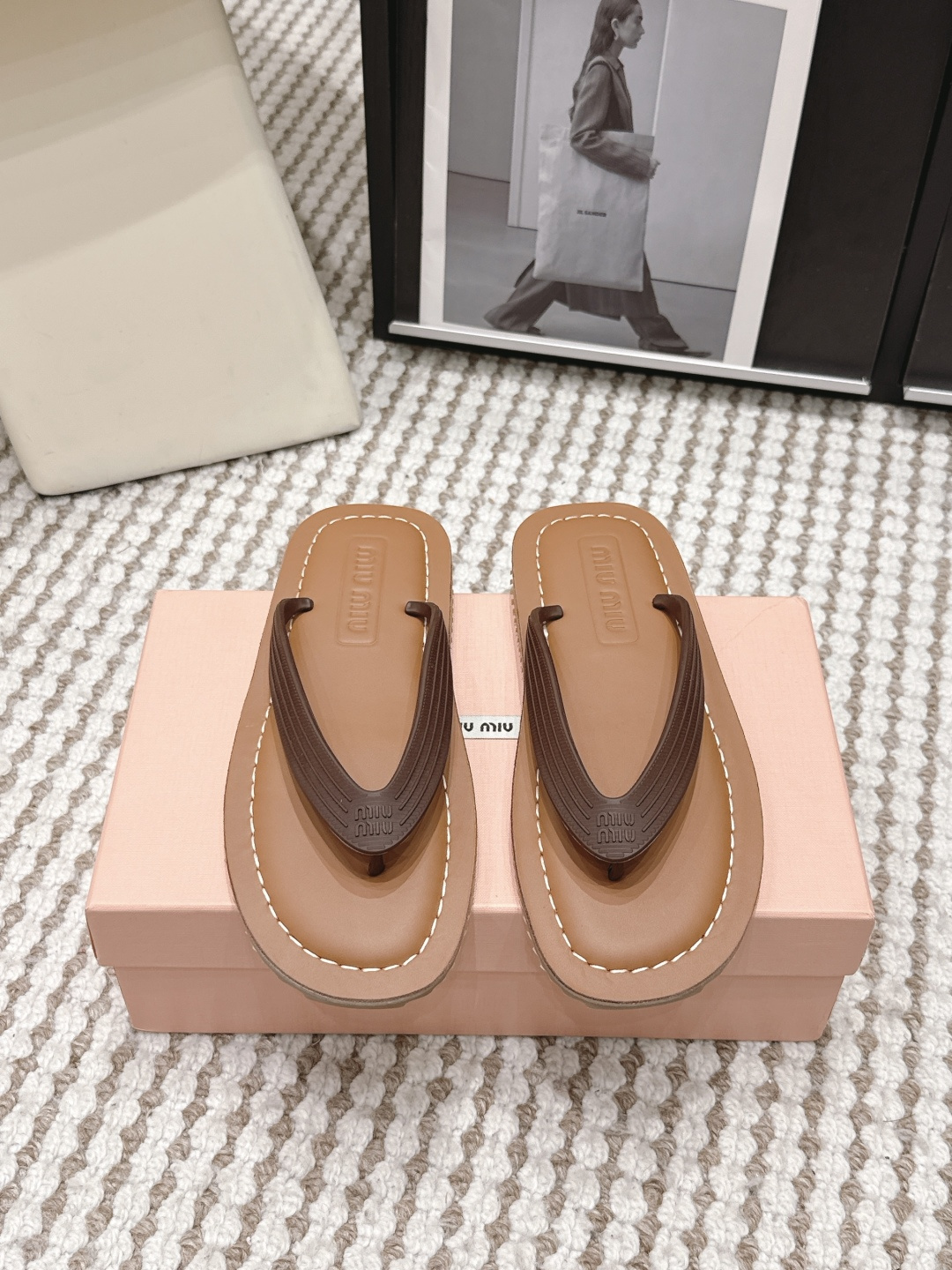 Женские шлёпанцы Miu Miu