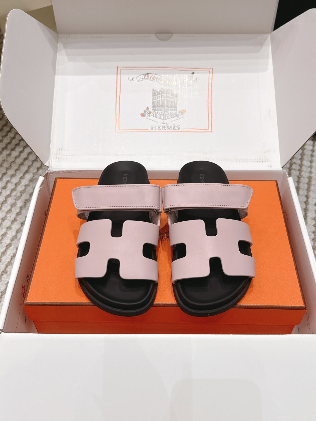 Сандалии Hermès с ремешком H