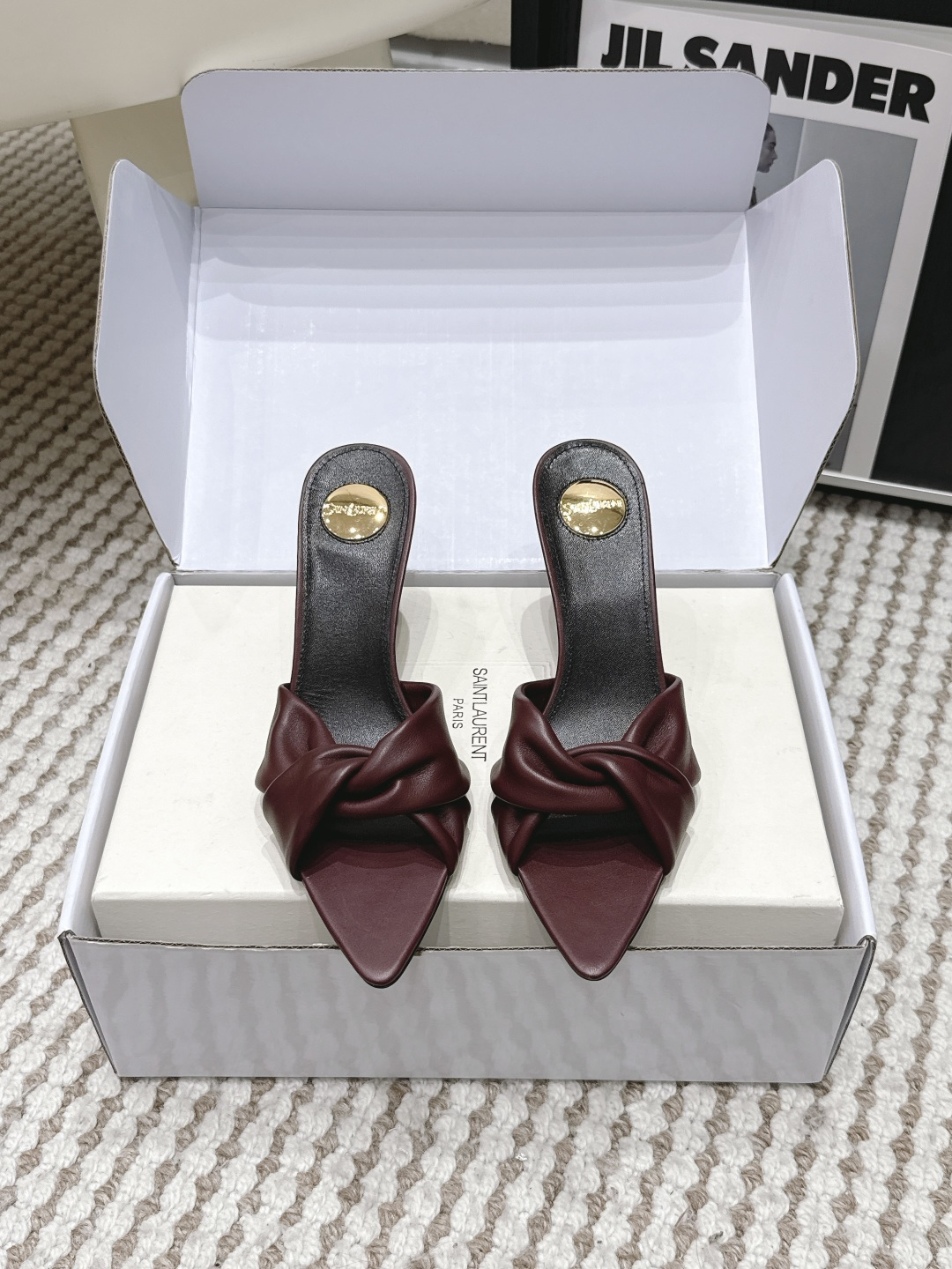 Женские мюли Saint Laurent с бантом и золотой фурнитурой