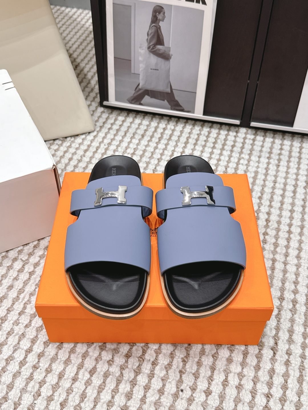Женские сандалии Hermes Oran с металлической буквой H Hermès