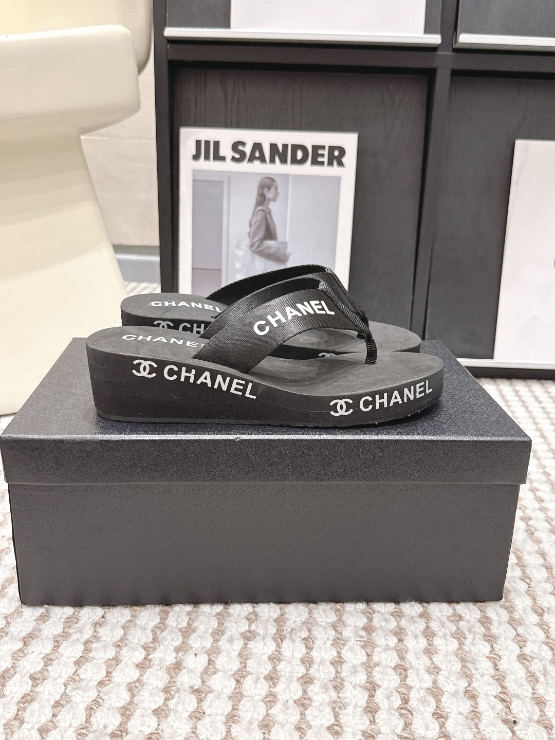 Женские сандалии на высокой подошве Chanel