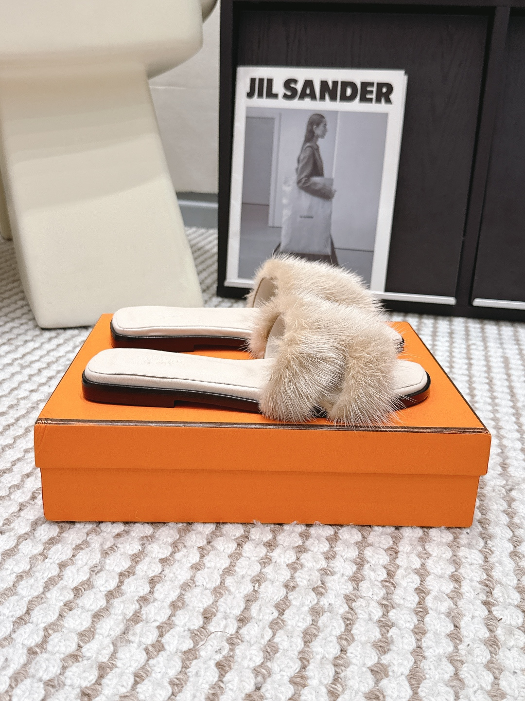 Женские меховые мюли бежевые Hermès