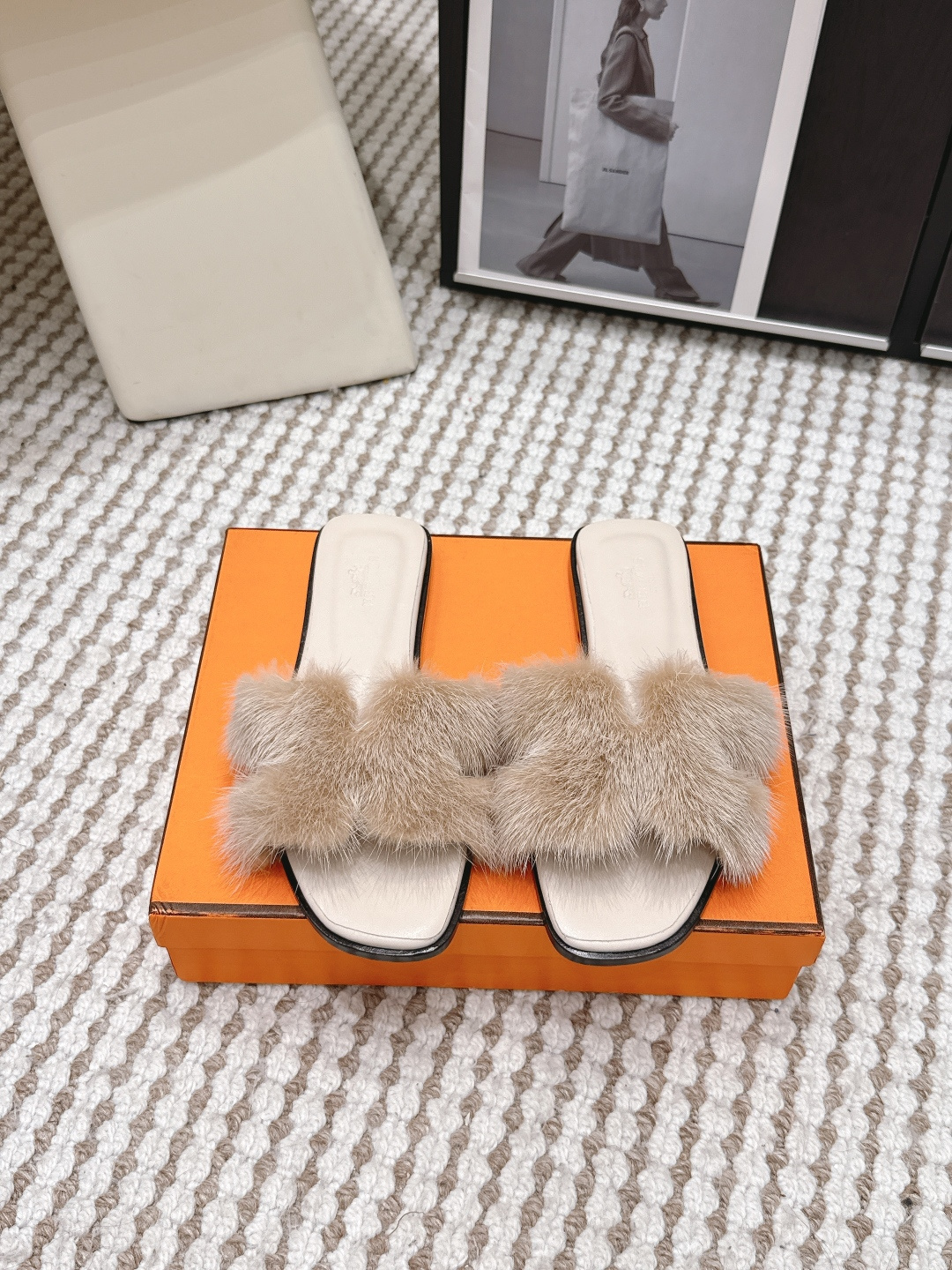 Женские меховые мюли бежевые Hermès