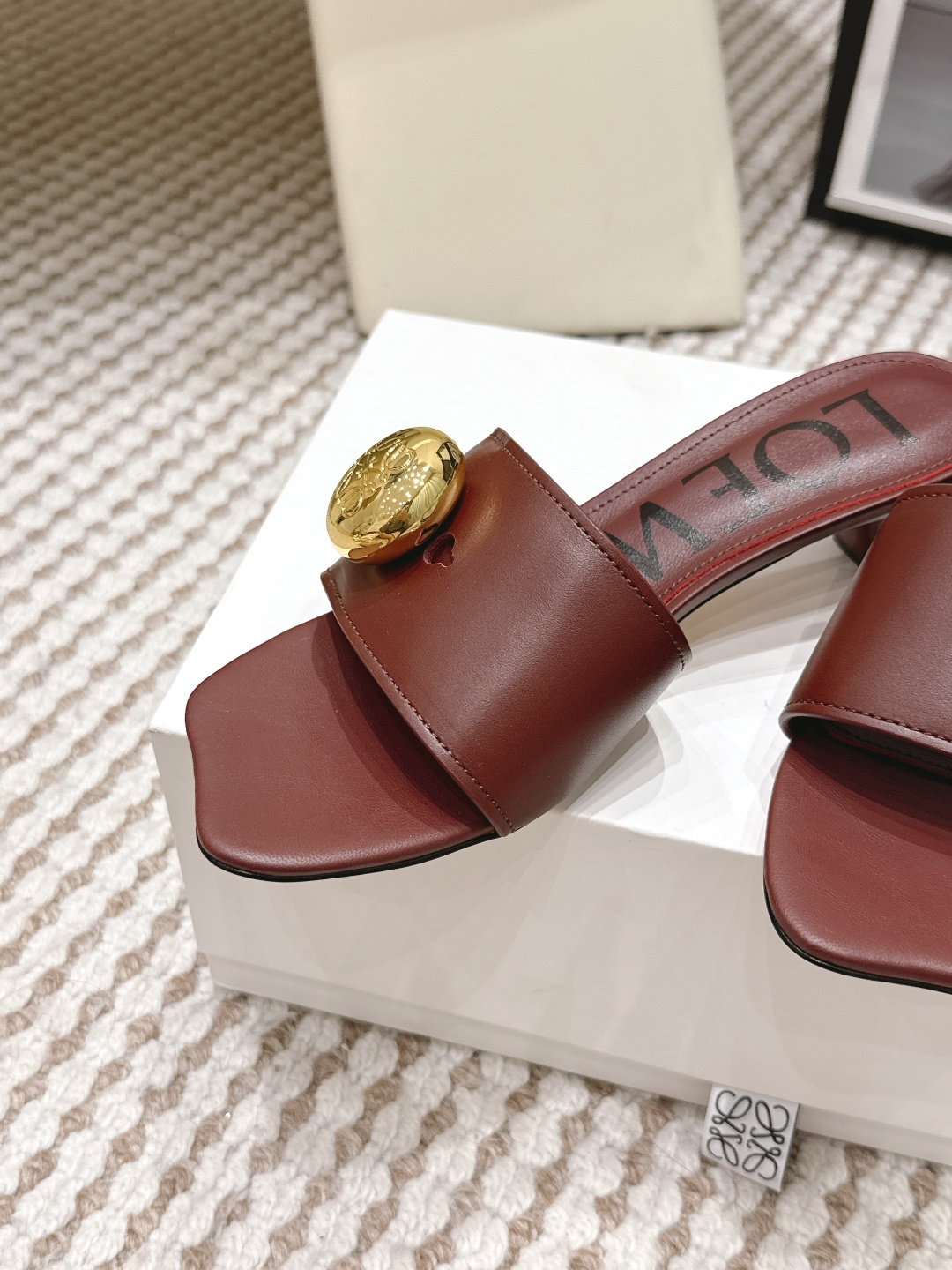 Loewe 罗意威LOEWE 26ss春夏最新款 ，小跟拖鞋
