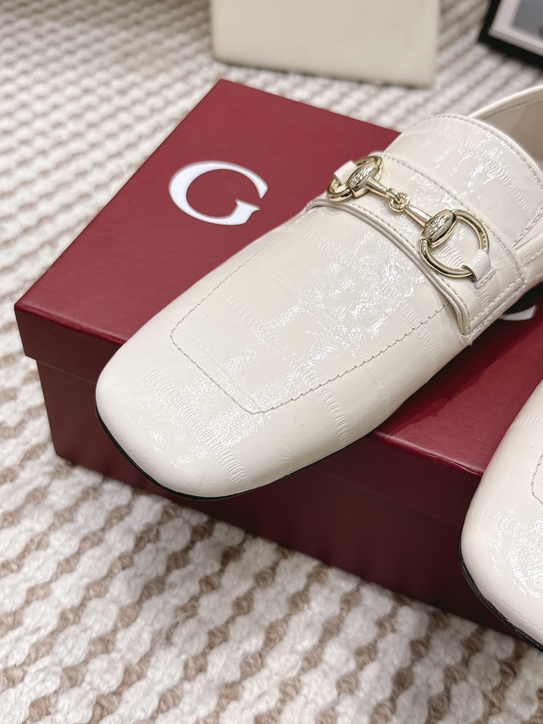 Gucci Style Leather Women's Shoes style reference detail image 8 from source 784622