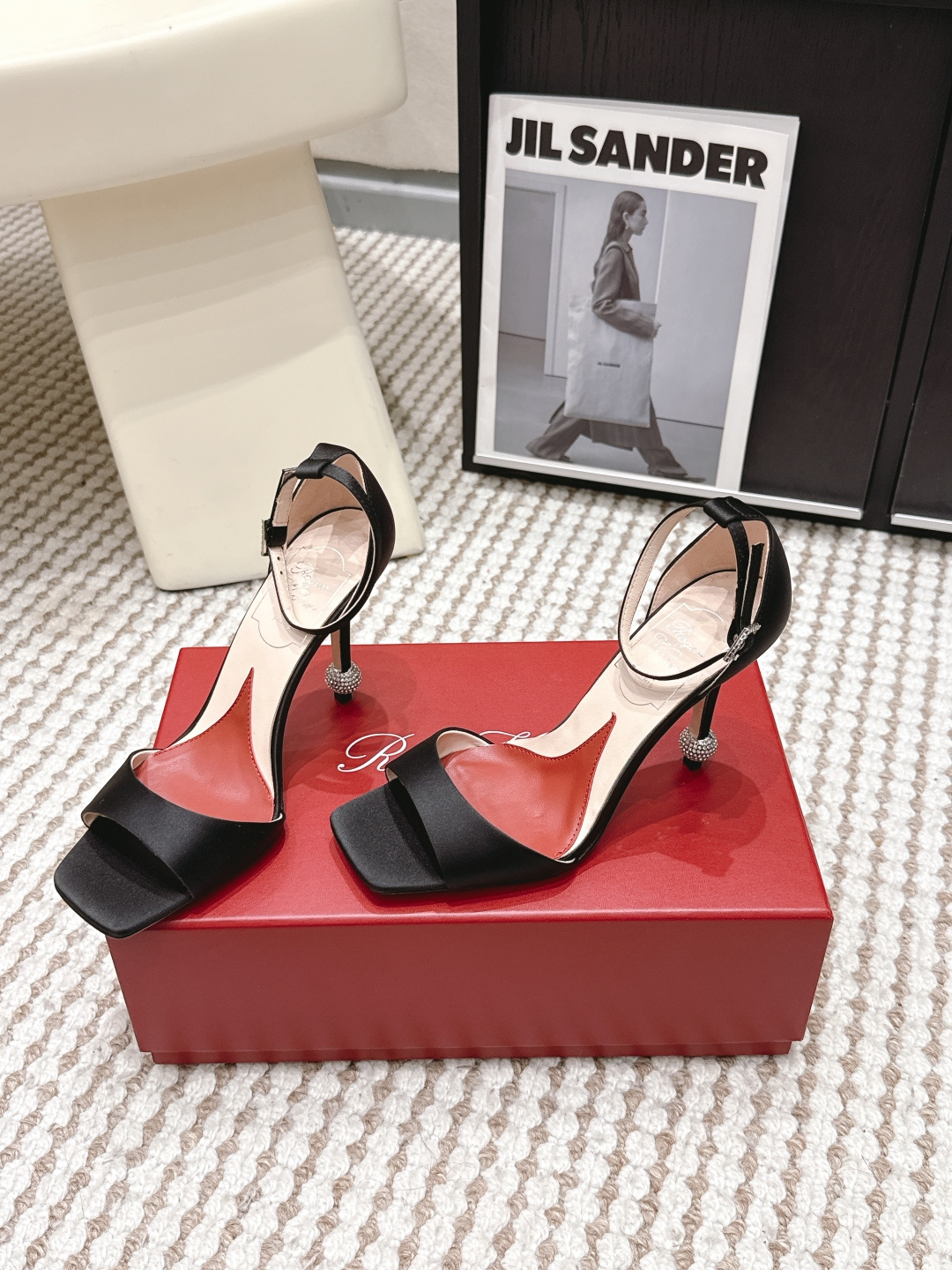 Женские сандалии на каблуке Roger Vivier