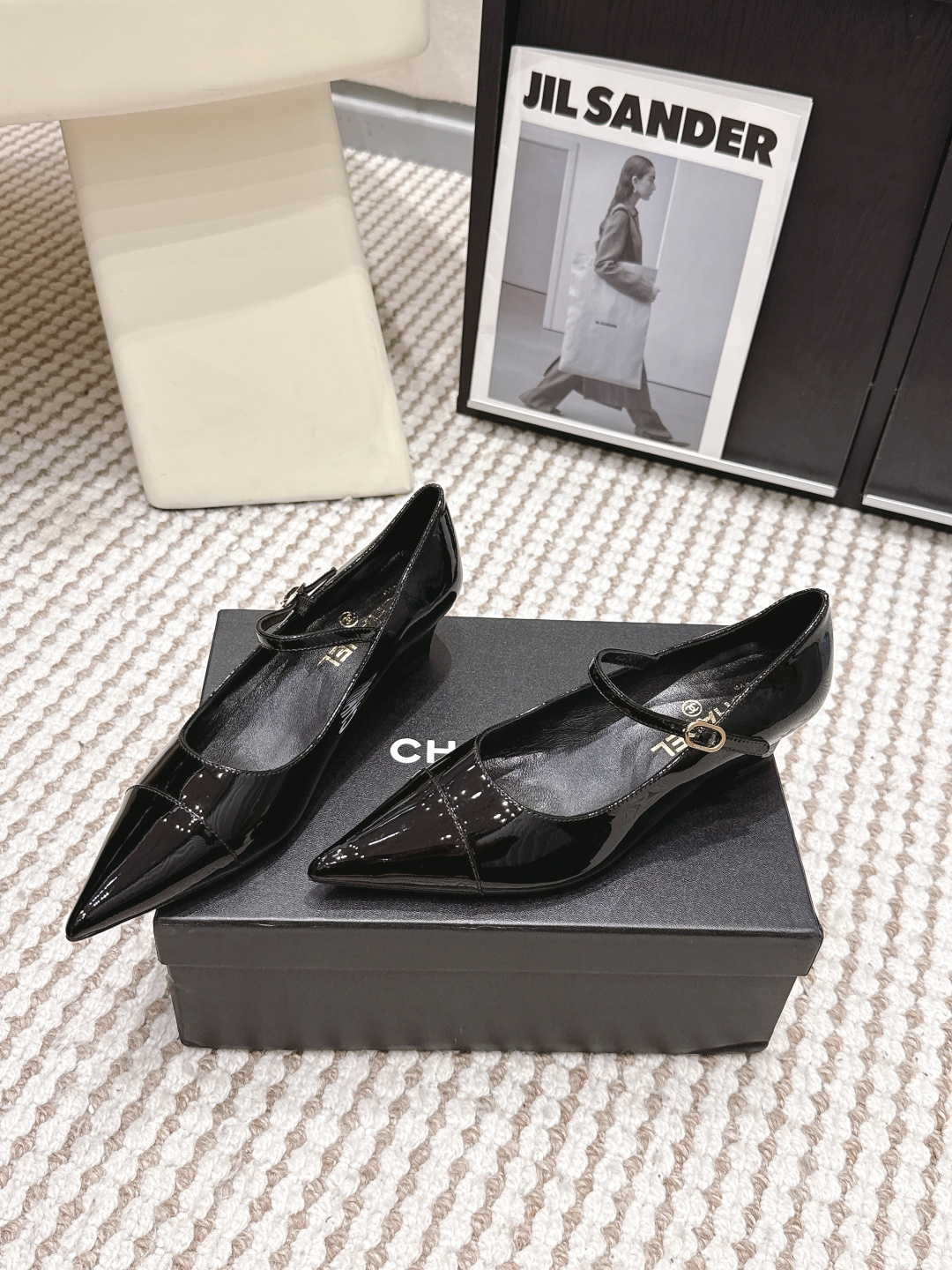 Женские туфли из черной лакированной кожи Chanel