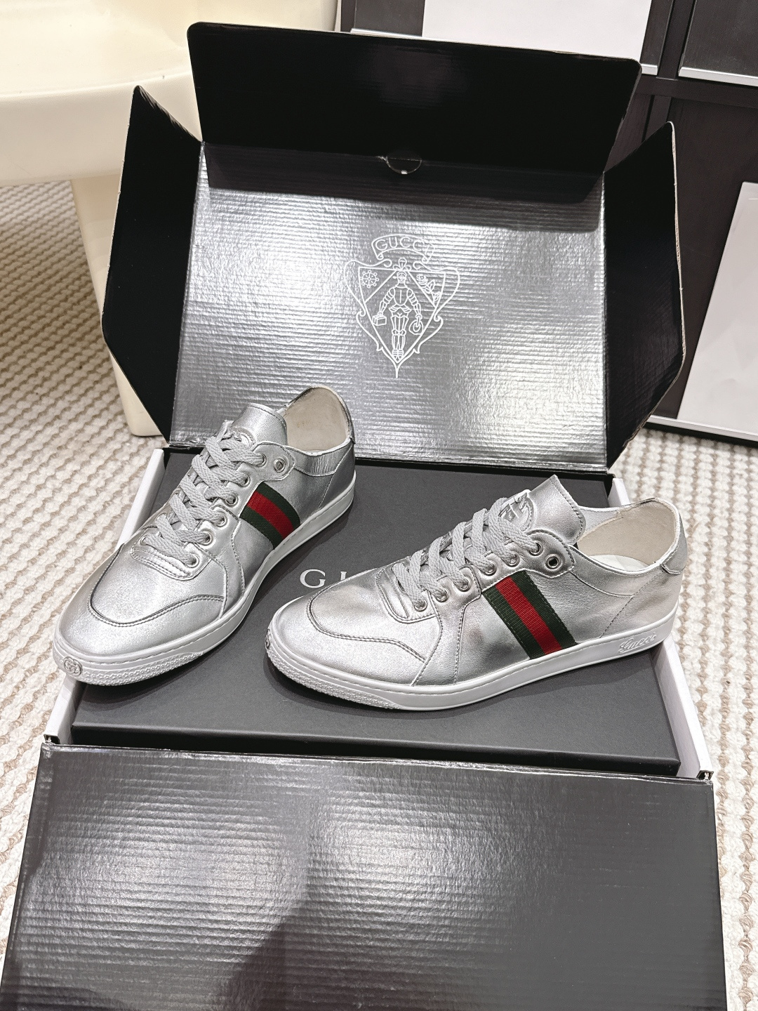 Gucci Style White Leather Women's Shoes style reference detail image 3 from source 784623