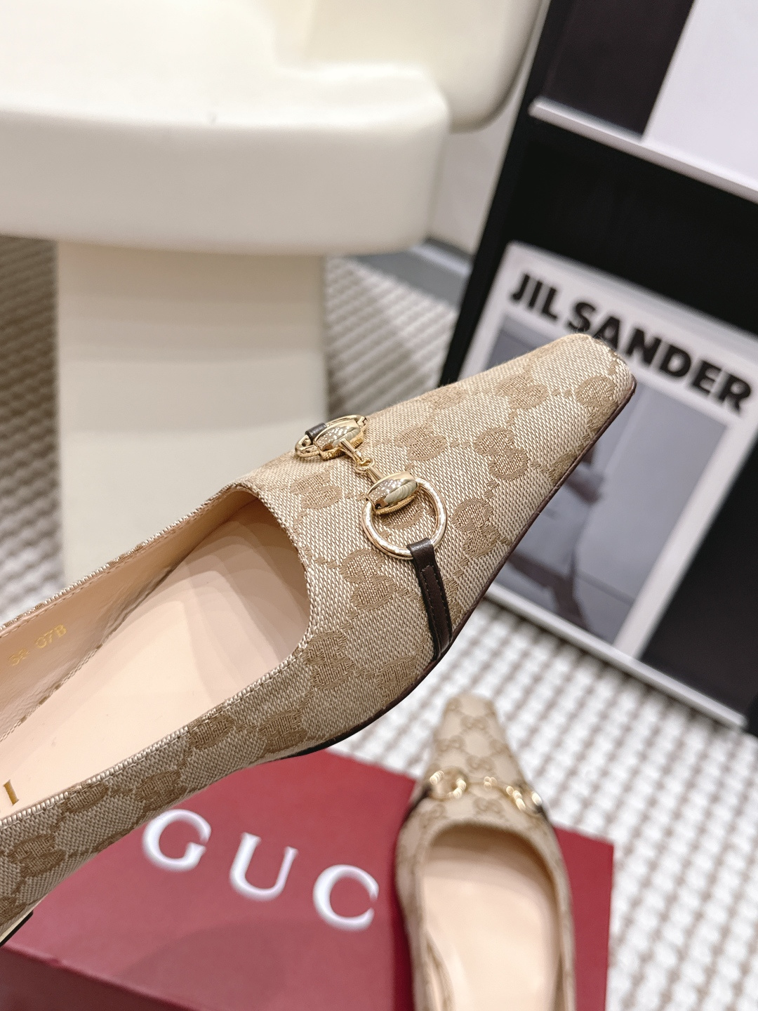 Gucci Style Black Leather Women's Shoes style reference detail image 8 from source 784624