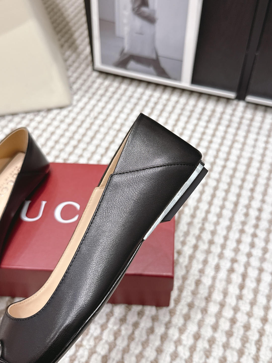 Gucci Style Black Leather Women's Shoes style reference detail image 7 from source 784626