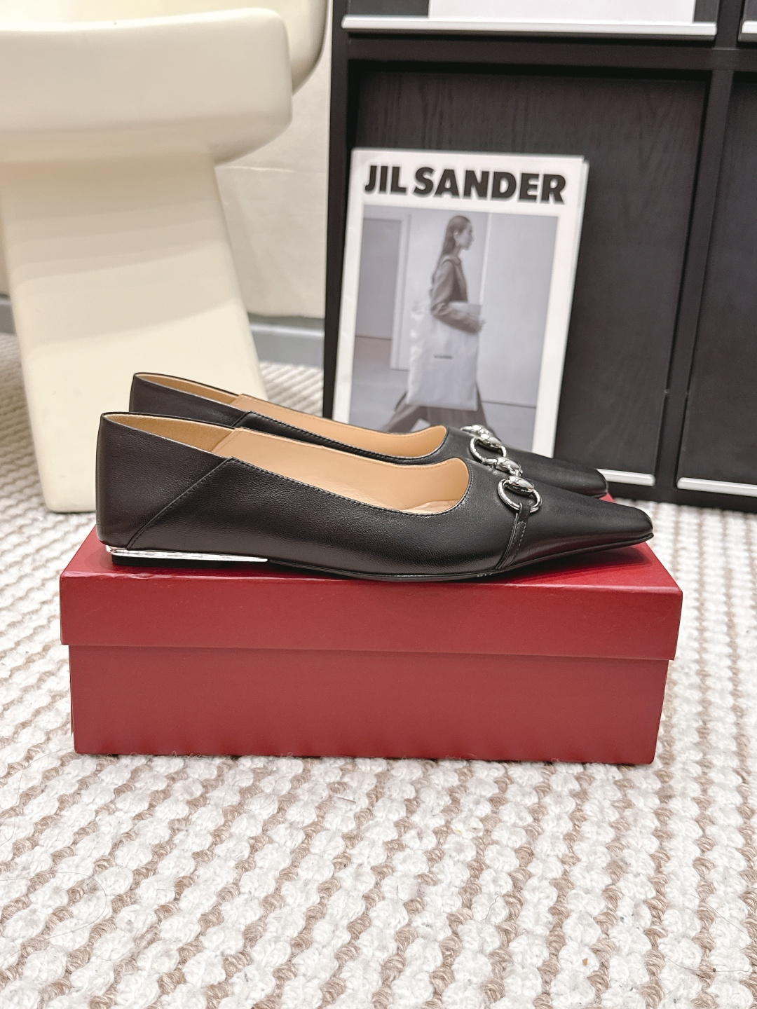 Gucci Style Black Leather Women's Shoes style reference detail image 2 from source 784626