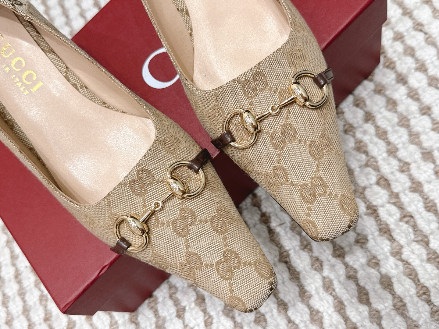 Gucci Style Black Leather Women's Shoes style reference detail image 8 from source 784625