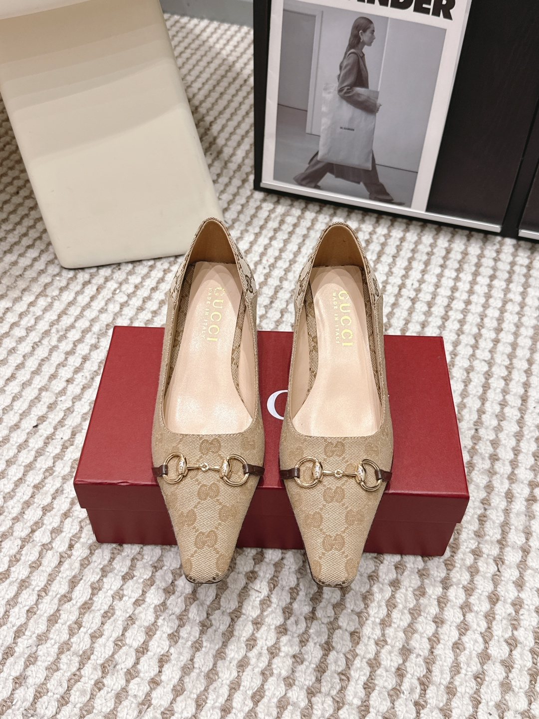 Gucci Style Black Leather Women's Shoes style reference detail image 1 from source 784625