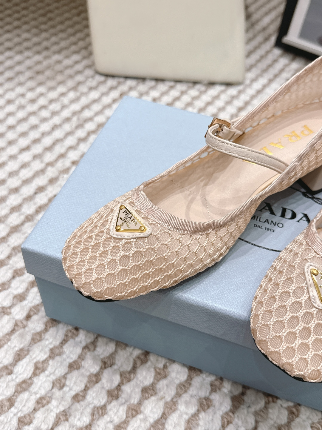 Prada Style Black Women's Shoes style reference detail image 8 from source 784852