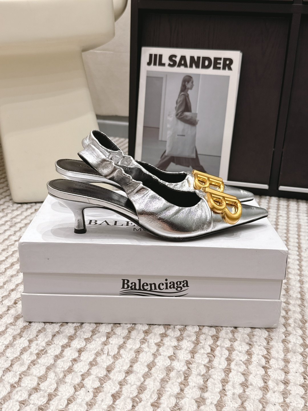 Женские серебристые туфли с металлическим декором Balenciaga