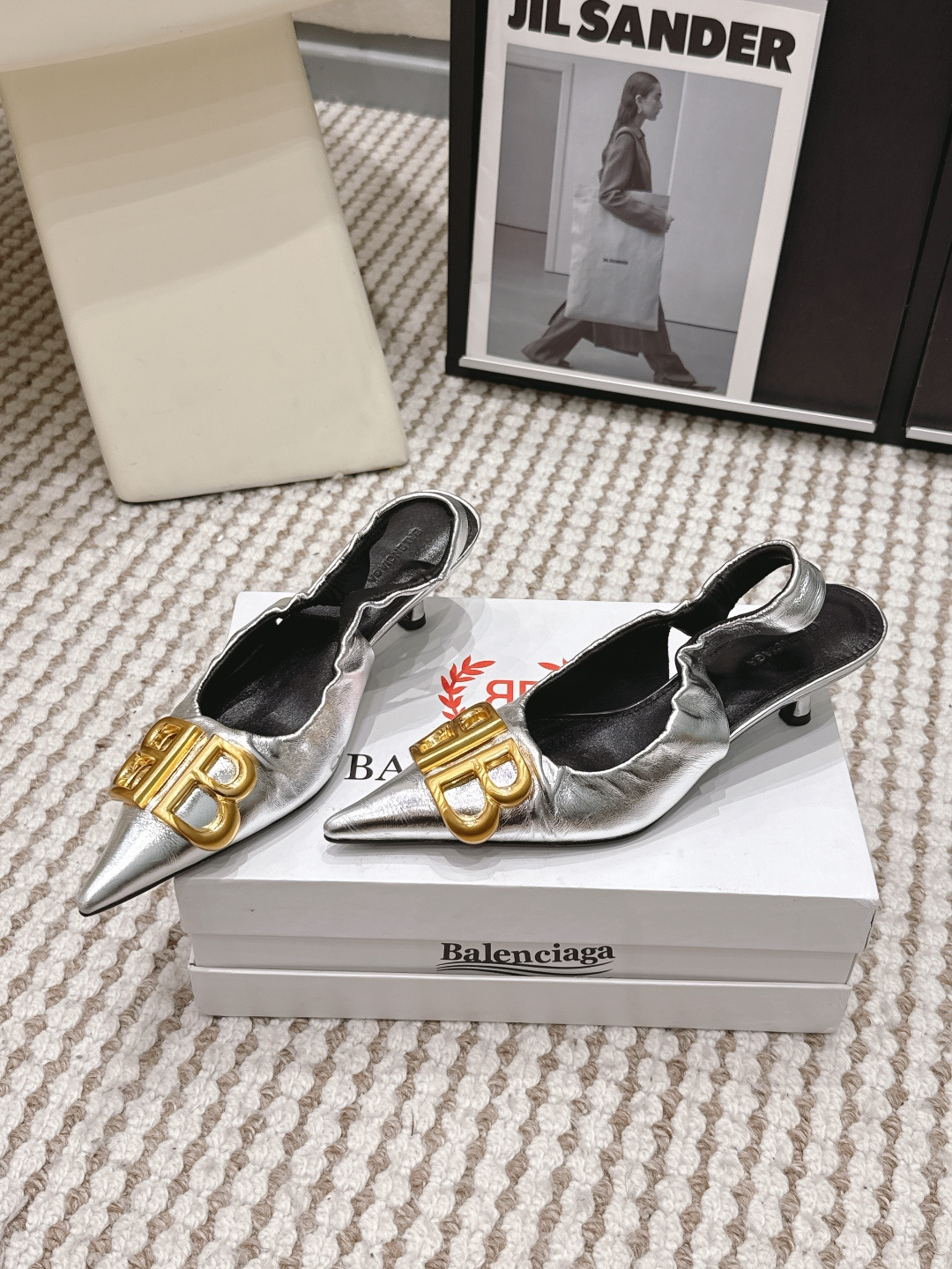 Женские серебристые туфли с металлическим декором Balenciaga