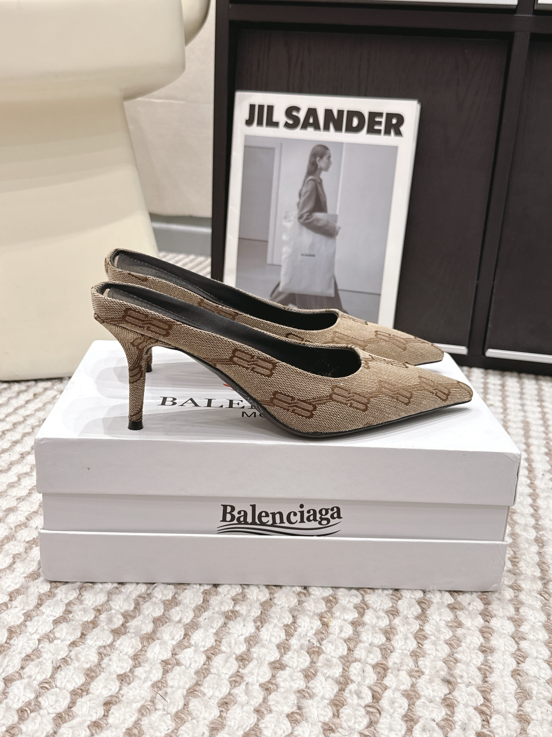 Женские мюли Balenciaga с принтом в тон