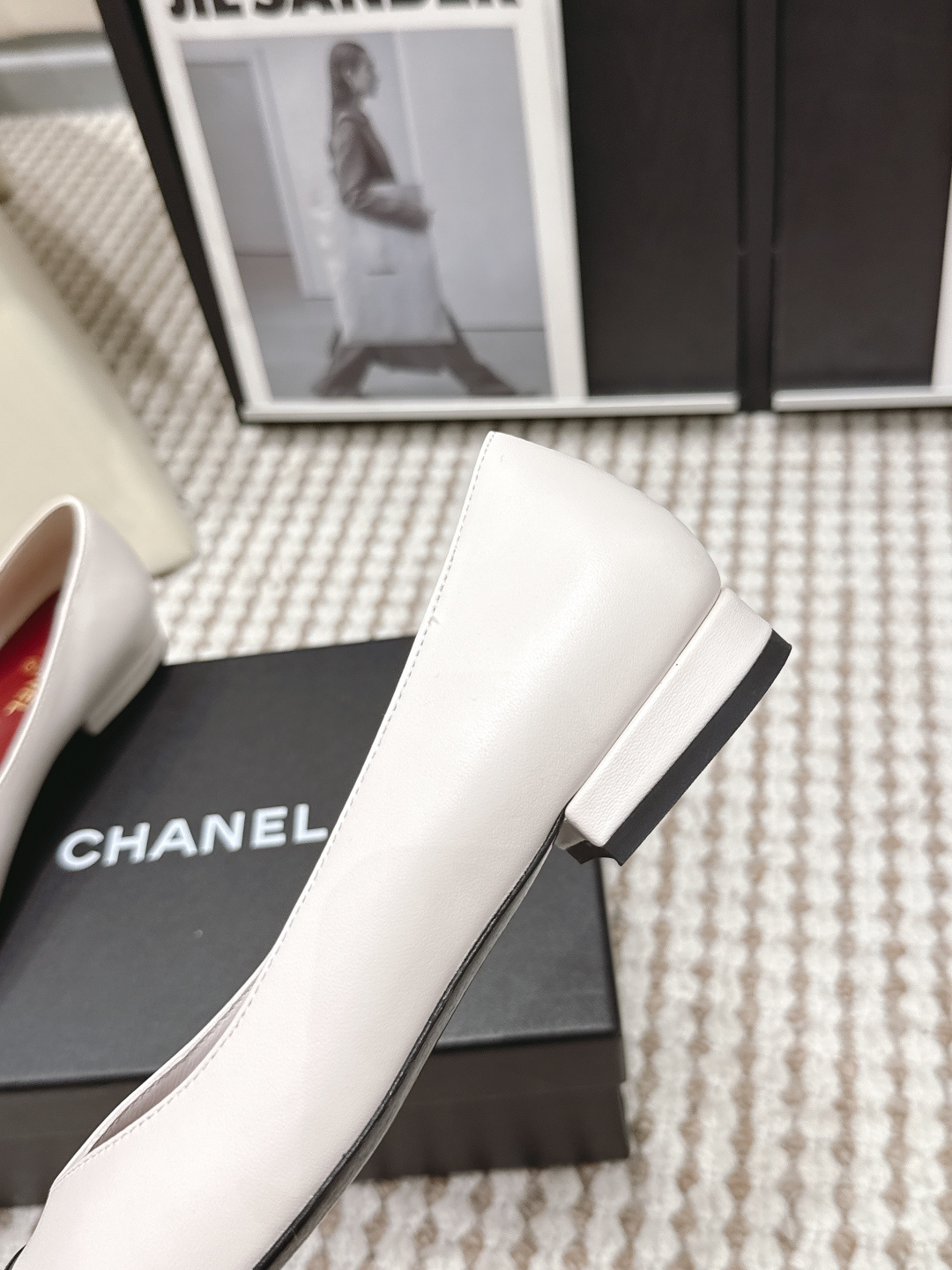 CHANEL小香 26ss 春夏新款 粗跟玛丽珍单鞋，复古法式优雅感，高级感十足 最近很火的一双单鞋！露