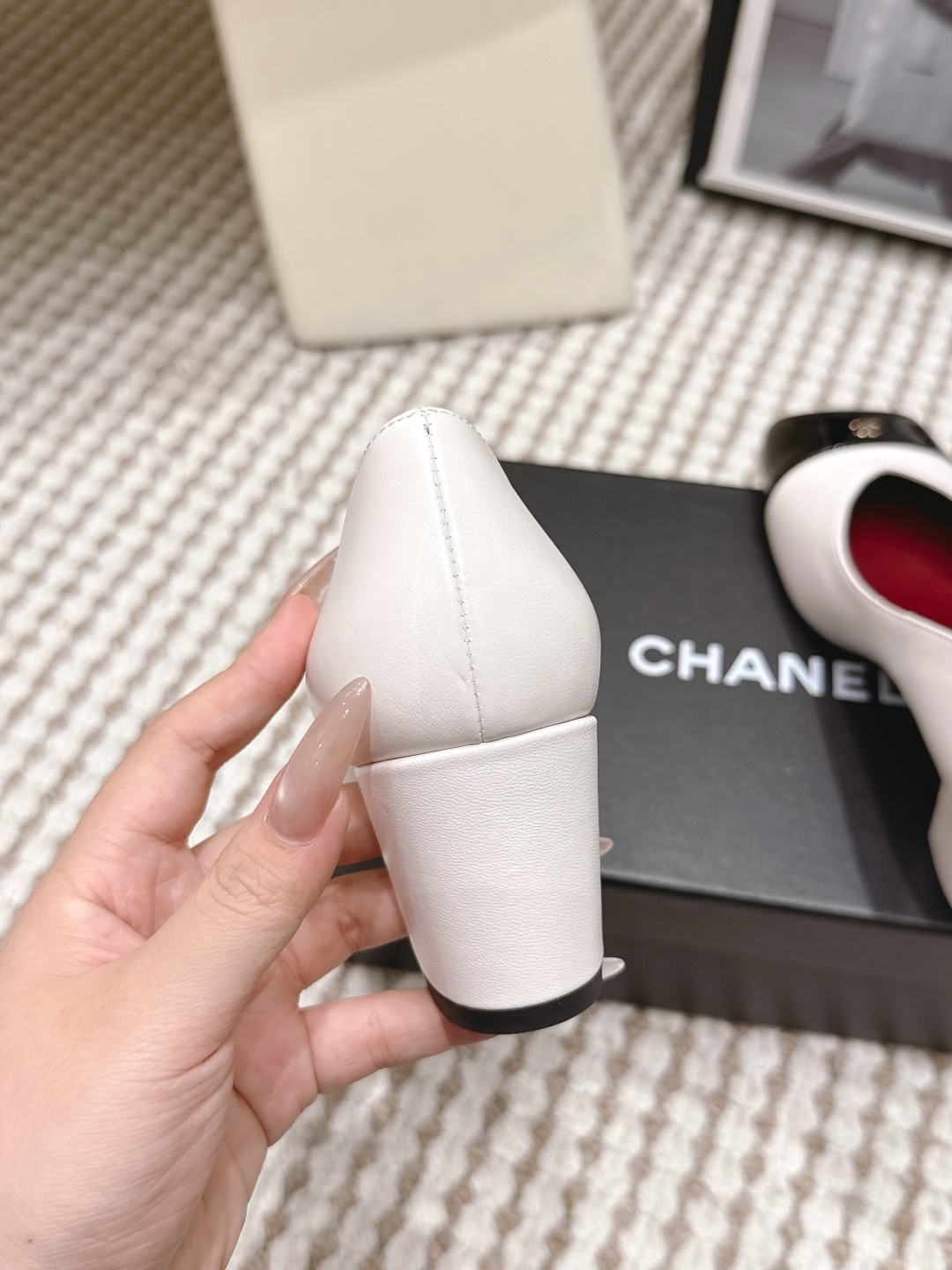 CHANEL小香 26ss 春夏新款 粗跟玛丽珍单鞋，复古法式优雅感，高级感十足 最近很火的一双单鞋！露
