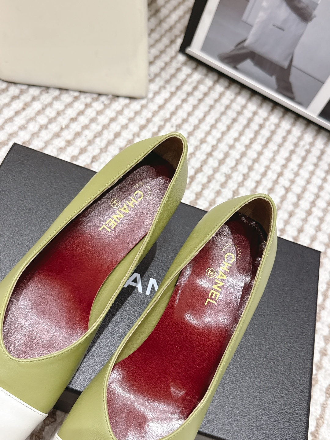 CHANEL小香 26ss 春夏新款 粗跟玛丽珍单鞋，复古法式优雅感，高级感十足 最近很火的一双单鞋！露