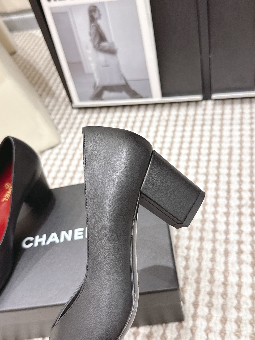 CHANEL小香 26ss 春夏新款 粗跟玛丽珍单鞋，复古法式优雅感，高级感十足 最近很火的一双单鞋！露