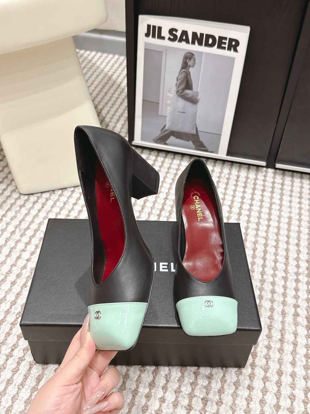 CHANEL小香 26ss 春夏新款 粗跟玛丽珍单鞋，复古法式优雅感，高级感十足 最近很火的一双单鞋！露