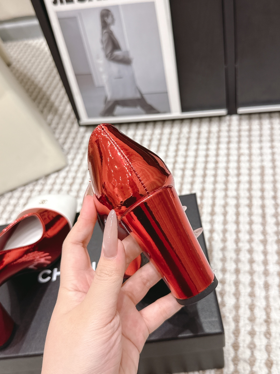 CHANEL小香 26ss 春夏新款 粗跟玛丽珍单鞋，复古法式优雅感，高级感十足 最近很火的一双单鞋！露