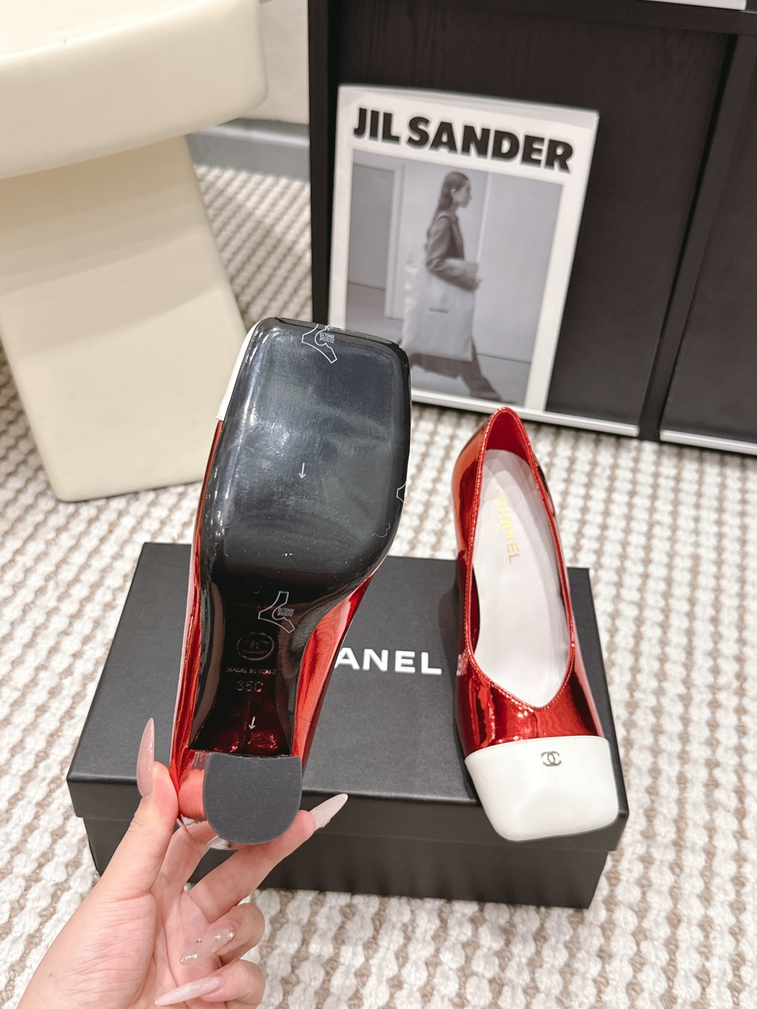 CHANEL小香 26ss 春夏新款 粗跟玛丽珍单鞋，复古法式优雅感，高级感十足 最近很火的一双单鞋！露