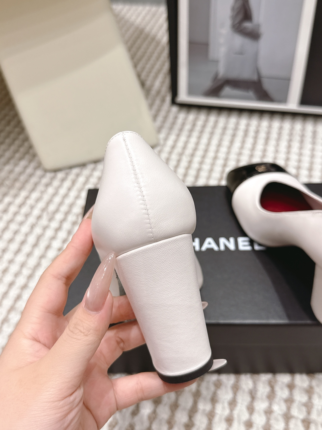 CHANEL小香 26ss 春夏新款 粗跟玛丽珍单鞋，复古法式优雅感，高级感十足 最近很火的一双单鞋！露