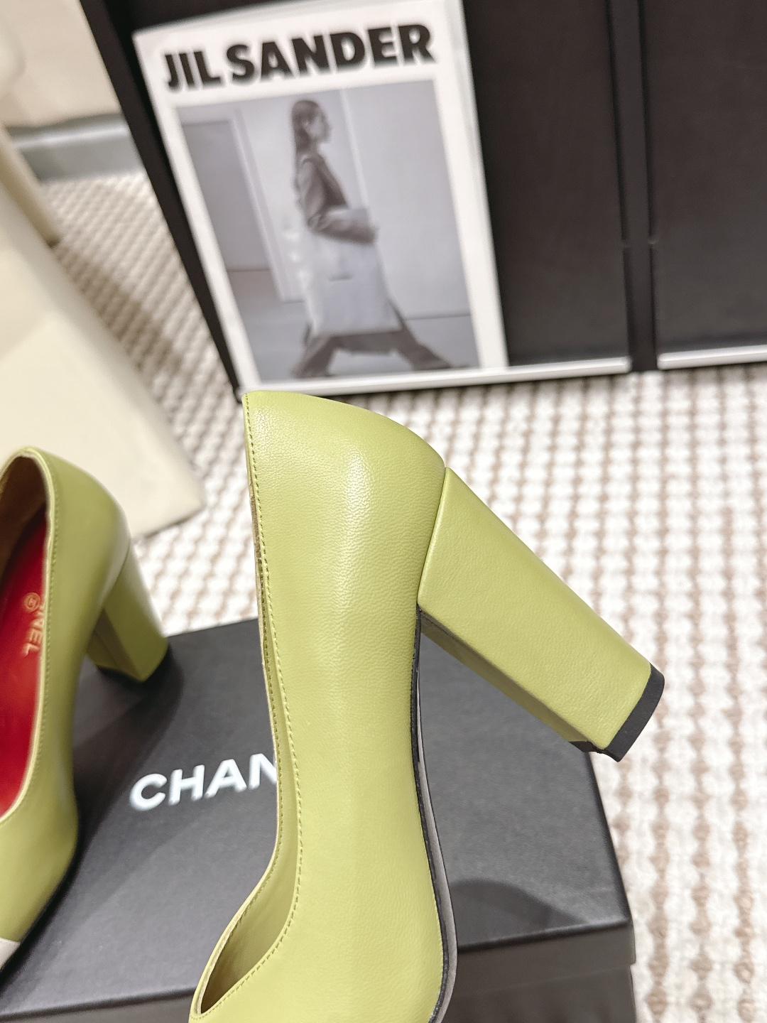CHANEL小香 26ss 春夏新款 粗跟玛丽珍单鞋，复古法式优雅感，高级感十足 最近很火的一双单鞋！露
