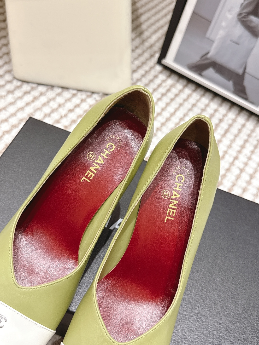 CHANEL小香 26ss 春夏新款 粗跟玛丽珍单鞋，复古法式优雅感，高级感十足 最近很火的一双单鞋！露