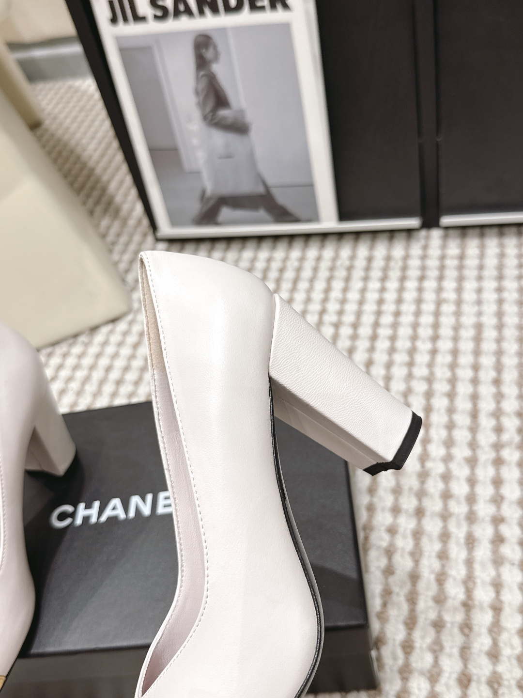 CHANEL小香 26ss 春夏新款 粗跟玛丽珍单鞋，复古法式优雅感，高级感十足 最近很火的一双单鞋！露