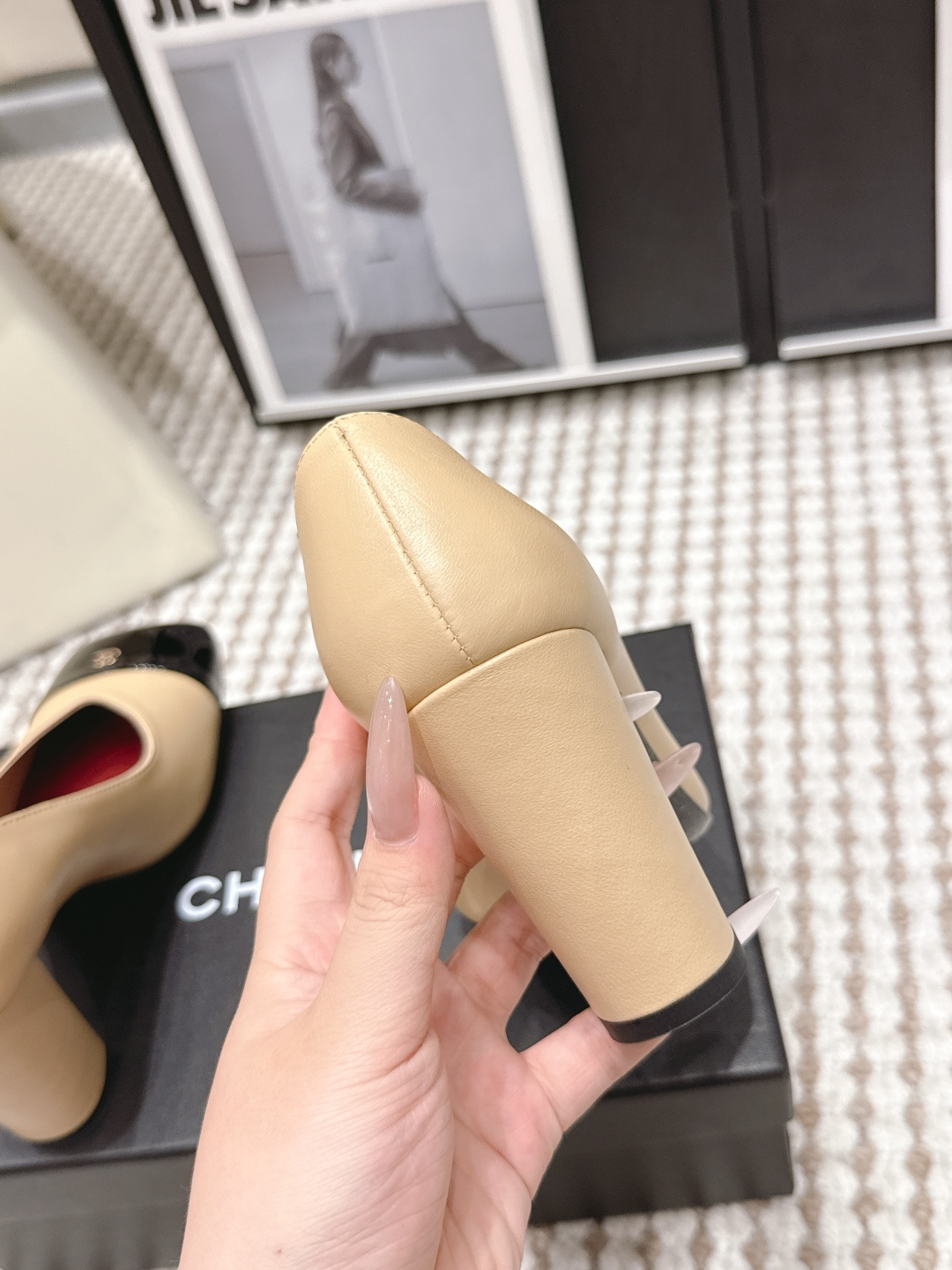 CHANEL小香 26ss 春夏新款 粗跟玛丽珍单鞋，复古法式优雅感，高级感十足 最近很火的一双单鞋！露