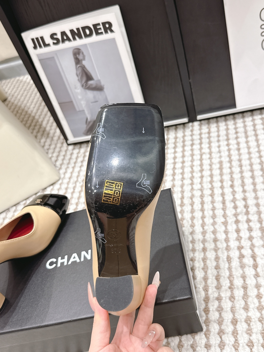 CHANEL小香 26ss 春夏新款 粗跟玛丽珍单鞋，复古法式优雅感，高级感十足 最近很火的一双单鞋！露