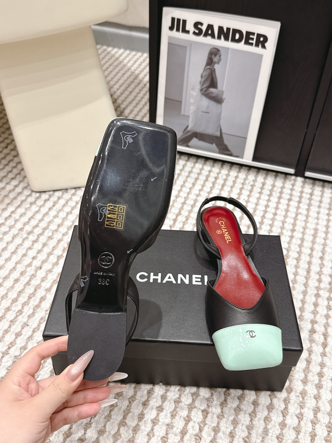 代购级CHANEL小香 26ss 春夏新款 粗跟玛丽珍单鞋，复古法式优雅感，高级感十足 最近很火的一双单