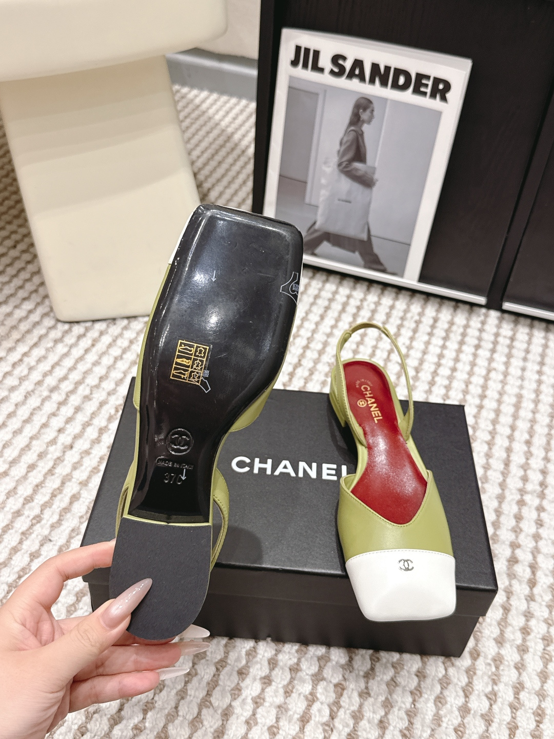 代购级CHANEL小香 26ss 春夏新款 粗跟玛丽珍单鞋，复古法式优雅感，高级感十足 最近很火的一双单